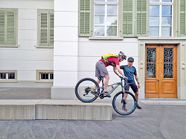 Bikekurs Hindernis üeberwaeltigen