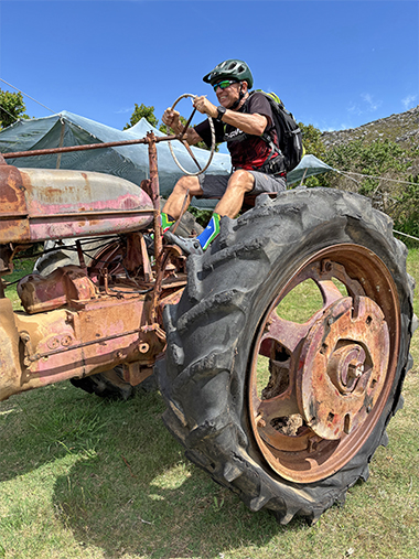 Südafrika Bike Reise Traktor